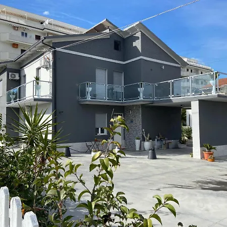 Frontemare Marina Ch Bed & Breakfast *